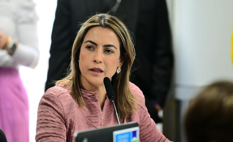Senadora Soraya Thronicke lidera iniciativas para reforçar a segurança das mulheres