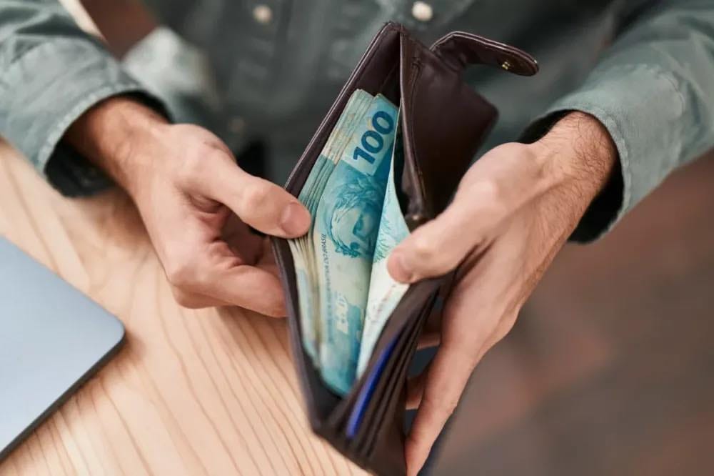 Governo confirma reajuste e salário mínimo chegará a R$ 1.621 em 2026