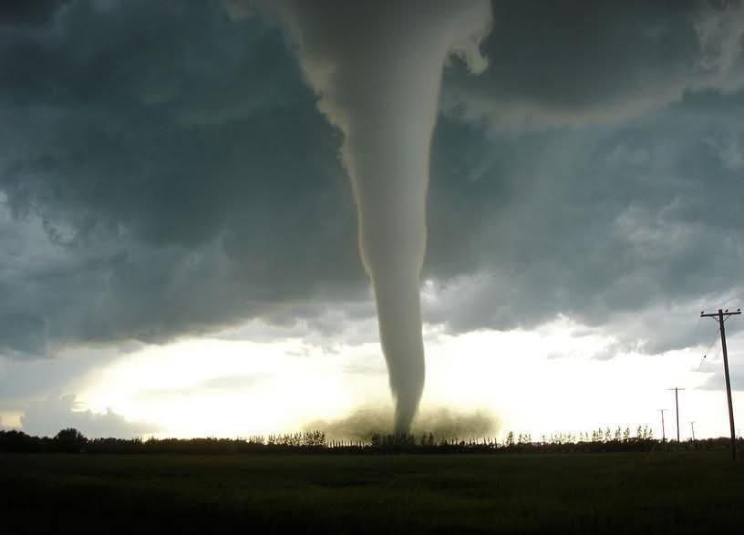 Tornado pode atingir leste de Mato Grosso do Sul e outras 53 cidades podem ter queda de granizo