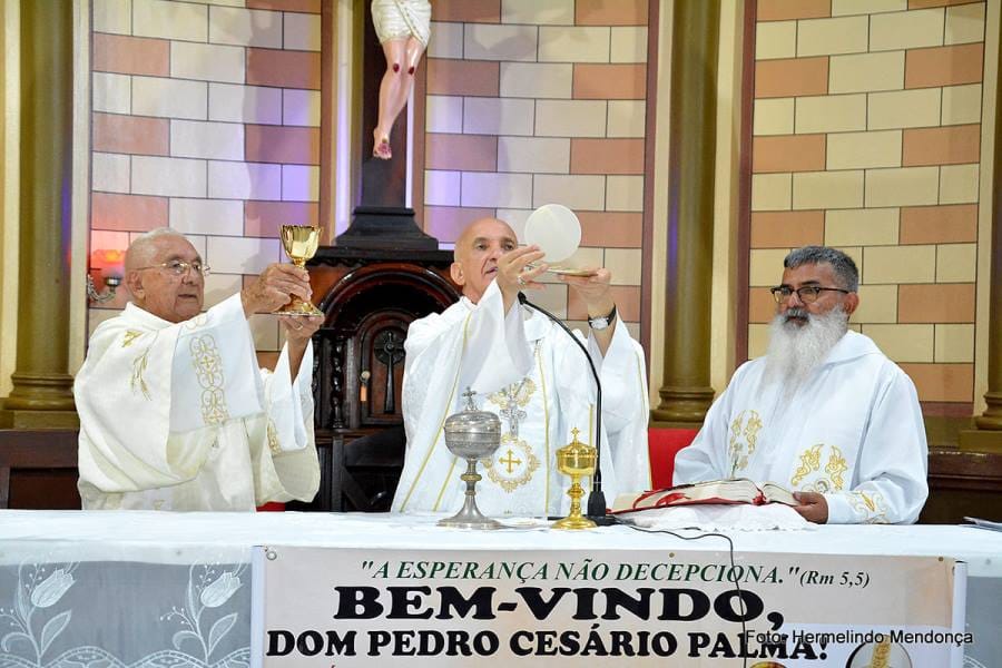 Primeira Missa da Eucaristia é presidida pelo Bispo Dom Cesário Palma na Igreja Santo Afonso, em Bela Vista