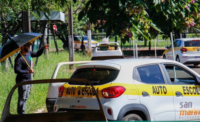 Terror dos exames do Detran, baliza é substituída por estacionar durante trajeto