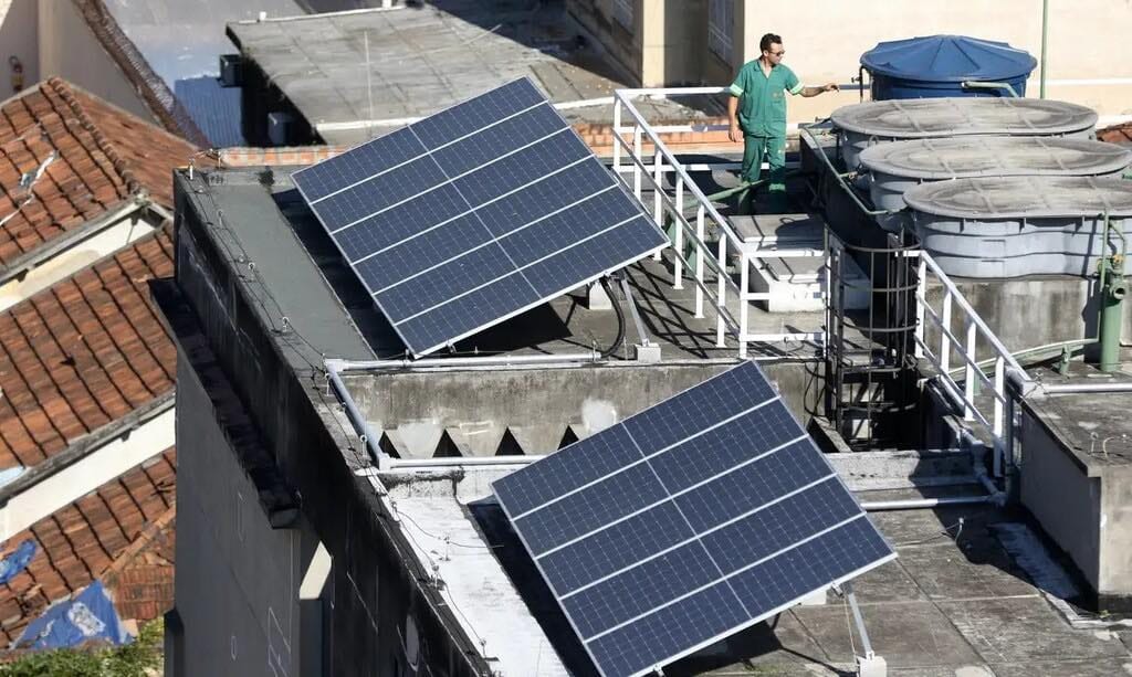 Nova norma dos Bombeiros impõe regras mais rígidas para energia solar