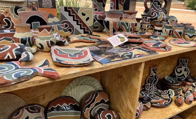 Artesãs Kadiwéu levam cerâmicas feitas com barro da própria terra ao Festival de Bonito